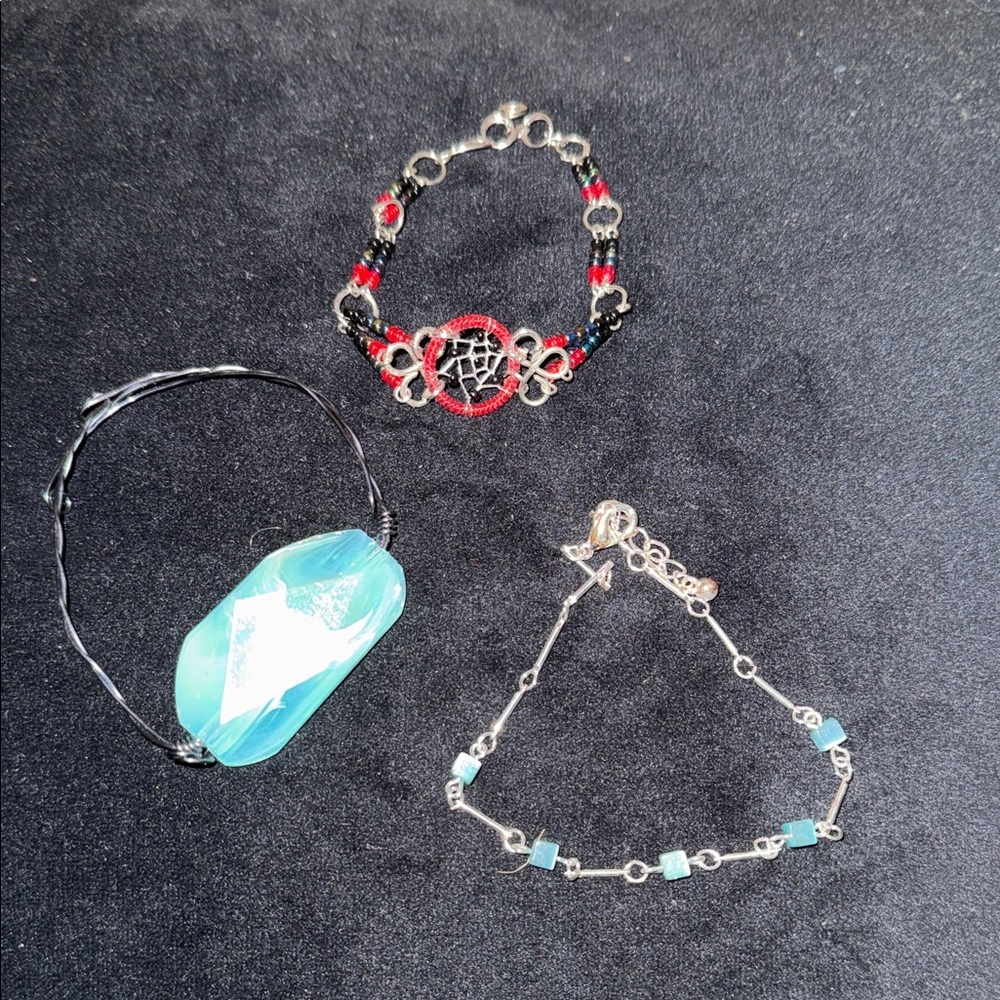 Beautiful Teal Stone Bracelet with Silver Chain Accent